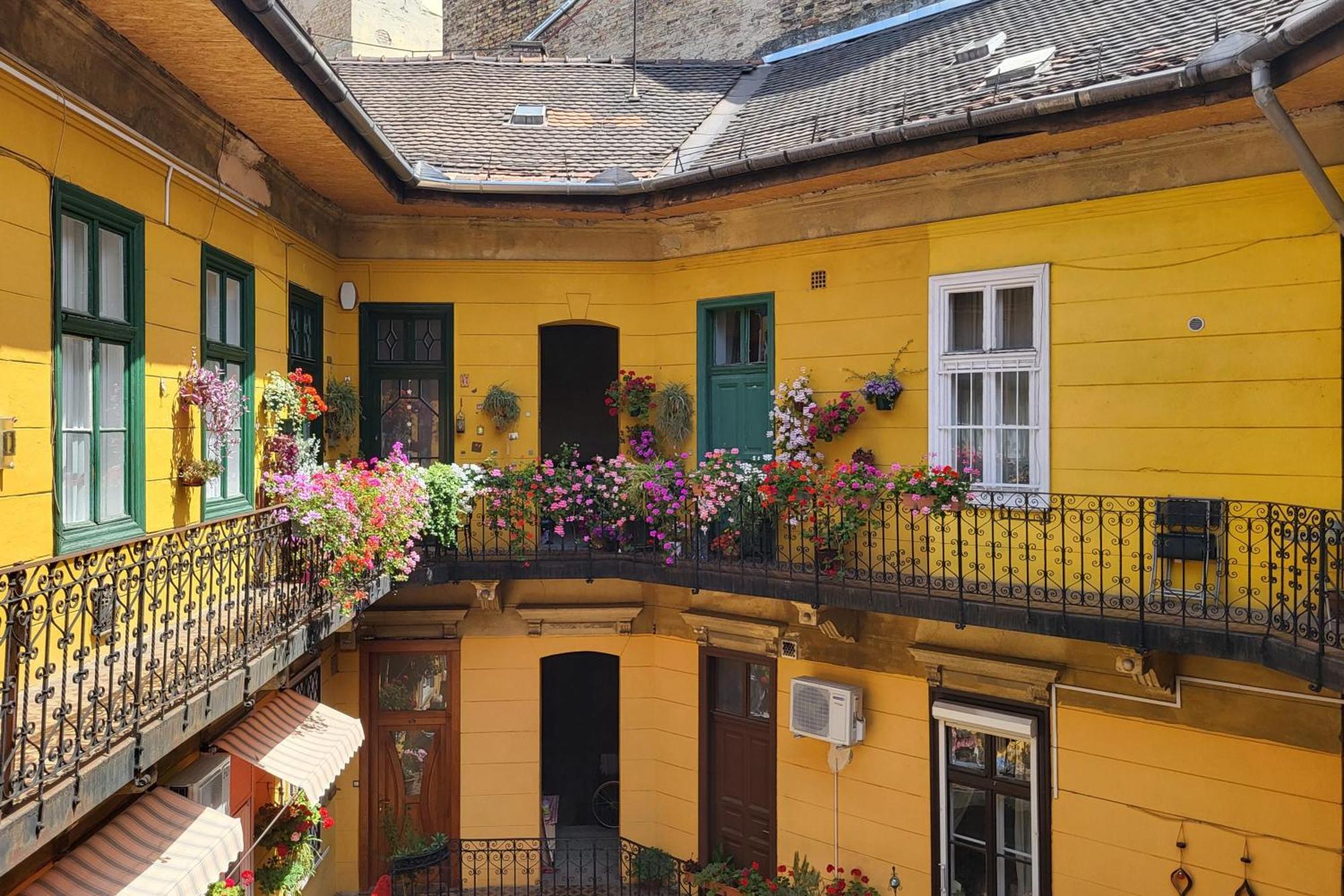 - Quiet - Comfy Budapest