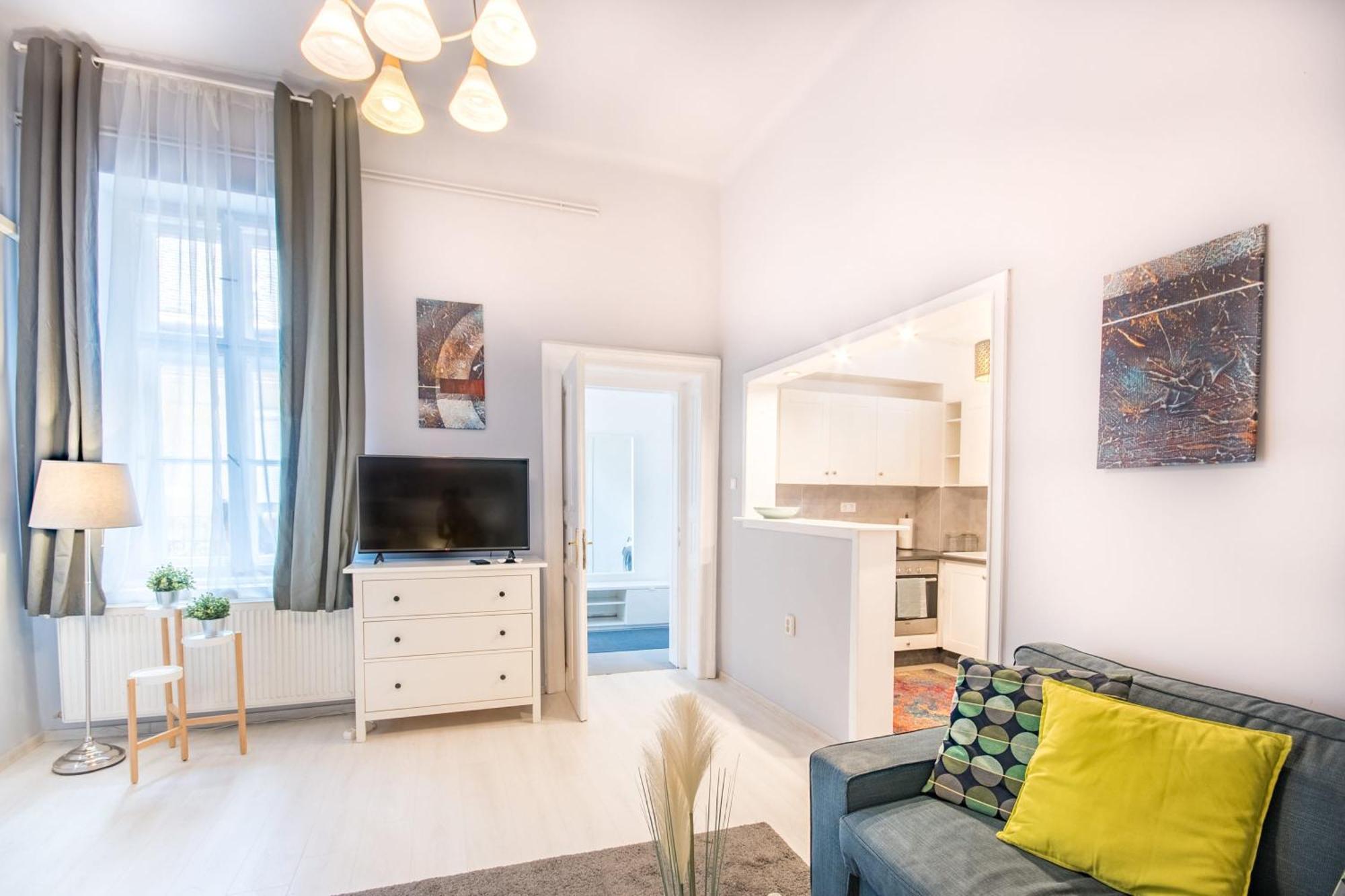 - Quiet - Comfy Budapest